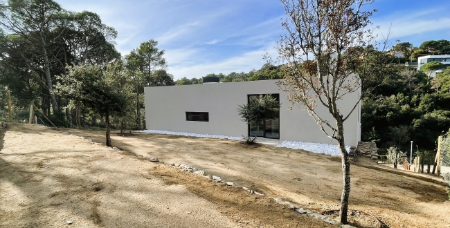 CASA UNIFAMILIAR DE DISSENY CONTEMPORANI I ELEGÀNCIA MEDITERRANEA A BEGUR