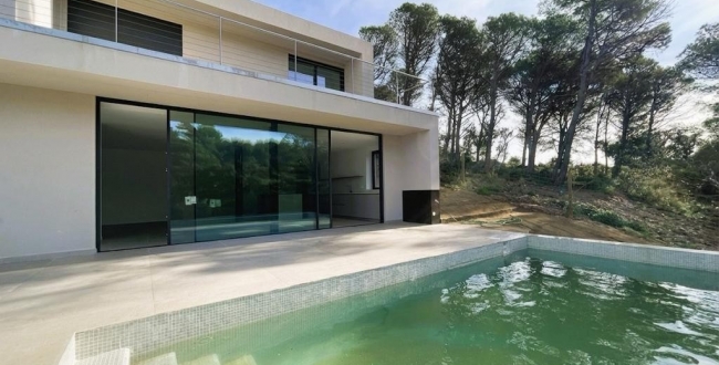 CASA UNIFAMILIAR DE DISSENY CONTEMPORANI I ELEGÀNCIA MEDITERRANEA A BEGUR