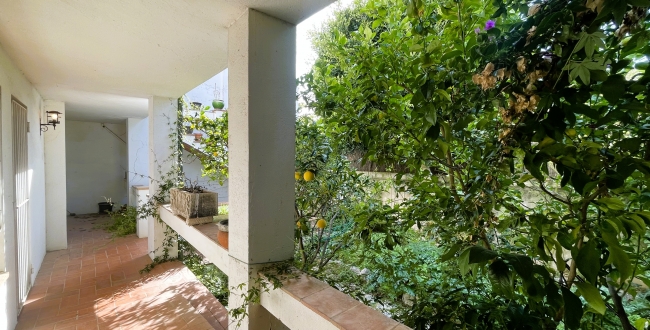 CASA ADOSSADA AMB JARDÍ AL CENTRE DE PALAFRUGELL