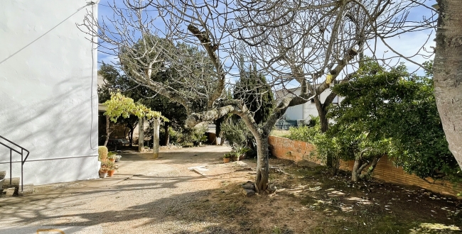 CASA AMB GRAN TERRENY A MONT-RAS