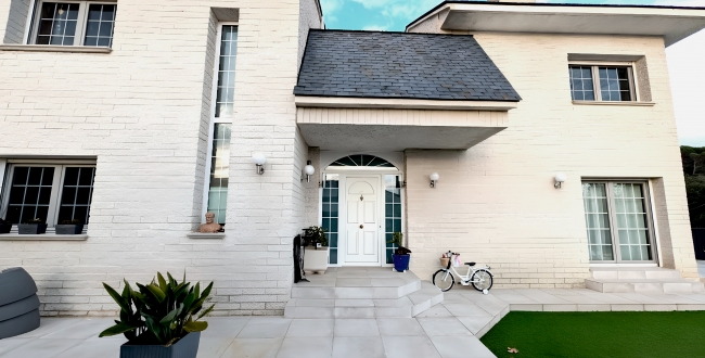 CASA UNIFAMILIAR AMB JARDÍ I PISCINA A PALAU - GIRONA