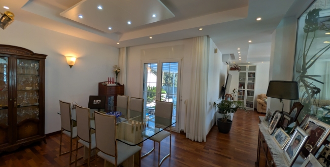 CASA UNIFAMILIAR AMB JARDÍ I PISCINA A PALAU - GIRONA