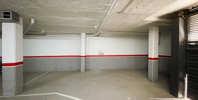 ÀTIC DE 3 HABITACIONS GRANS AMB TERRASSA, PISCINA COMUNITÀRIA, PÀRQUING I TRASTER AL COSTAT DEL PORT DE L'ESCALA