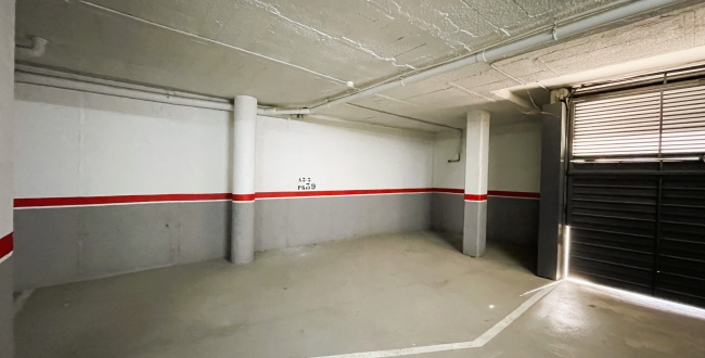 ÀTIC DE 3 HABITACIONS GRANS AMB TERRASSA, PISCINA COMUNITÀRIA, PÀRQUING I TRASTER AL COSTAT DEL PORT DE L'ESCALA