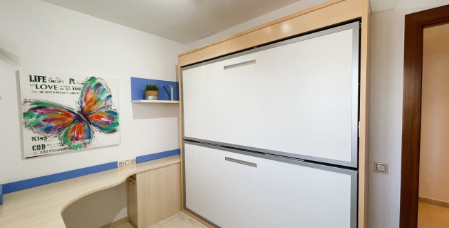 ÀTIC DE 3 HABITACIONS GRANS AMB TERRASSA, PISCINA COMUNITÀRIA, PÀRQUING I TRASTER AL COSTAT DEL PORT DE L'ESCALA