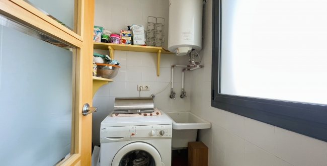 ÀTIC DE 3 HABITACIONS GRANS AMB TERRASSA, PISCINA COMUNITÀRIA, PÀRQUING I TRASTER AL COSTAT DEL PORT DE L'ESCALA