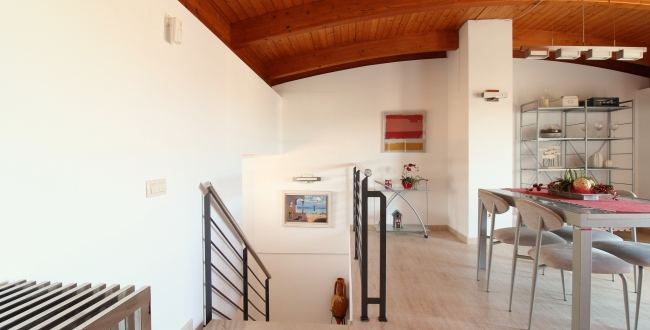 ÀTIC DE 3 HABITACIONS GRANS AMB TERRASSA, PISCINA COMUNITÀRIA, PÀRQUING I TRASTER AL COSTAT DEL PORT DE L'ESCALA