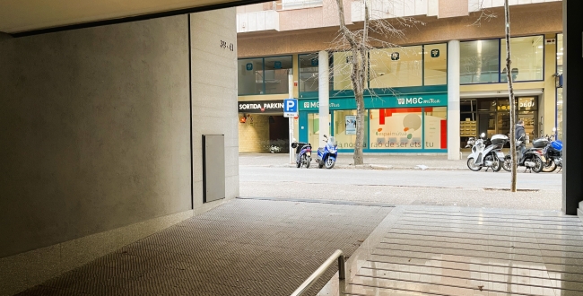 ÀTIC DÚPLEX AMB TERRASSES, PQ I TRASTER A L'EIXAMPLE NORD DE GIRONA