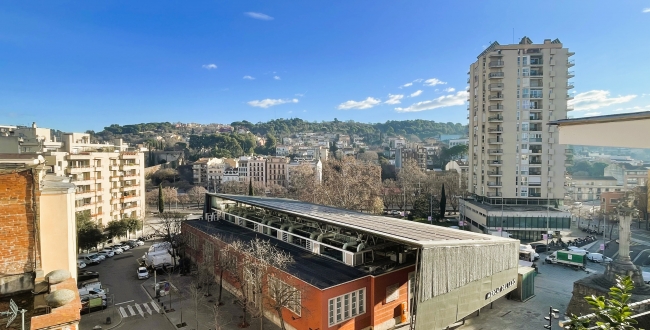 ÀTIC DÚPLEX AMB TERRASSES, PQ I TRASTER A L'EIXAMPLE NORD DE GIRONA