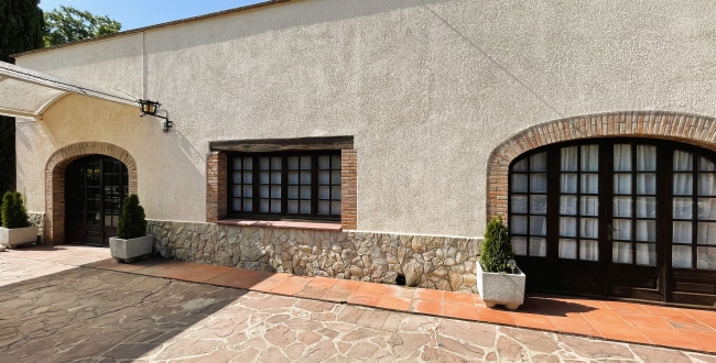 ANCIEN MOULIN AVEC LOGEMENTS ET RESTAURANT À CALDES DE MALAVELLA