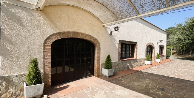ANCIEN MOULIN AVEC LOGEMENTS ET RESTAURANT À CALDES DE MALAVELLA