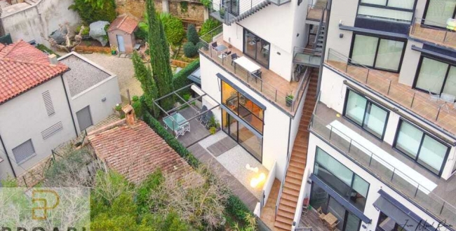 UNA PIEZA ÚNICA CON JARDÍN PRIVADO A TOCAR DEL BARRIO VIEJO DE GIRONA