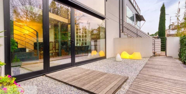 UNA PIEZA ÚNICA CON JARDÍN PRIVADO A TOCAR DEL BARRIO VIEJO DE GIRONA