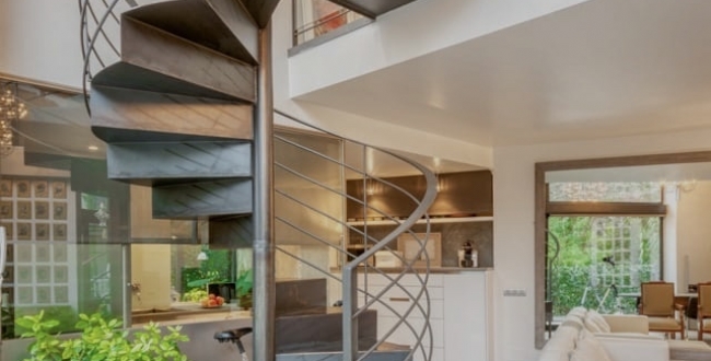 UNA PIEZA ÚNICA CON JARDÍN PRIVADO A TOCAR DEL BARRIO VIEJO DE GIRONA