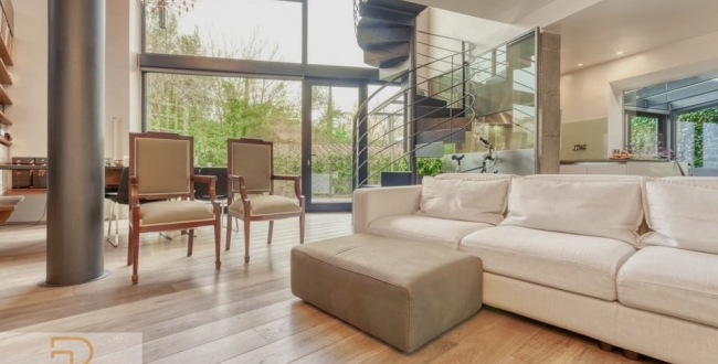 UNA PIEZA ÚNICA CON JARDÍN PRIVADO A TOCAR DEL BARRIO VIEJO DE GIRONA