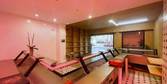 LOCAL COMERCIAL POLIVALENT A L'EIXAMPLE SUD - DAVANT DE PARC I ZONA ESCOLAR 