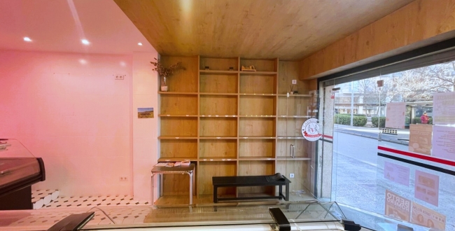 LOCAL COMERCIAL POLIVALENT A L'EIXAMPLE SUD - DAVANT DE PARC I ZONA ESCOLAR 