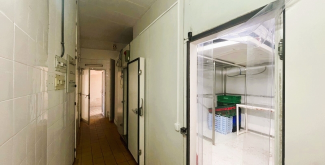 LOCAL COMERCIAL POLIVALENT A L'EIXAMPLE SUD - DAVANT DE PARC I ZONA ESCOLAR 