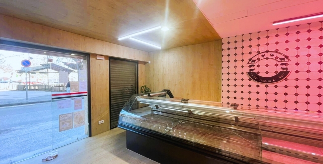 LOCAL COMERCIAL POLIVALENT A L'EIXAMPLE SUD - DAVANT DE PARC I ZONA ESCOLAR 