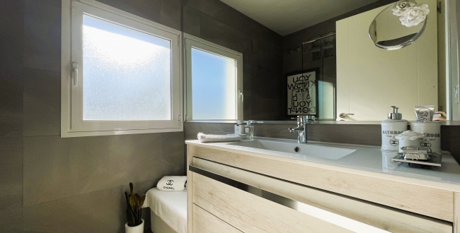 CASA APARELLADA CANTONERA DE LUXE AMB JARDÍ I PISCINA A VILABLAREIX