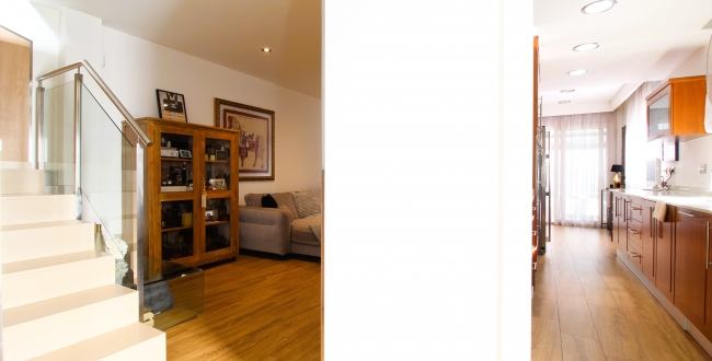 CASA APARELLADA CANTONERA DE LUXE AMB JARDÍ I PISCINA A VILABLAREIX