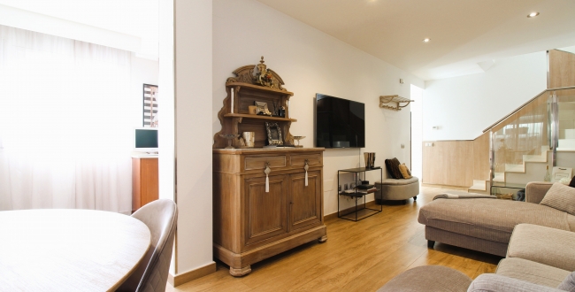 CASA APARELLADA CANTONERA DE LUXE AMB JARDÍ I PISCINA A VILABLAREIX