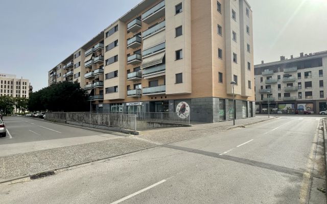 PLAÇA D'APARCAMENT PER A COTXE MITJÀ A L'EIXAMPLE SUD DE GIRONA