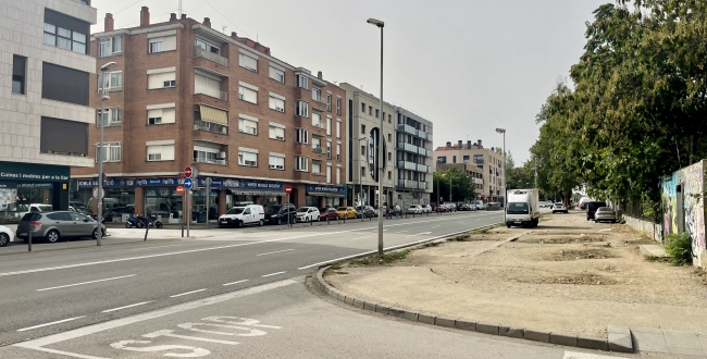 PLAÇA D'APARCAMENT PER A COTXE MITJÀ A L'EIXAMPLE SUD DE GIRONA