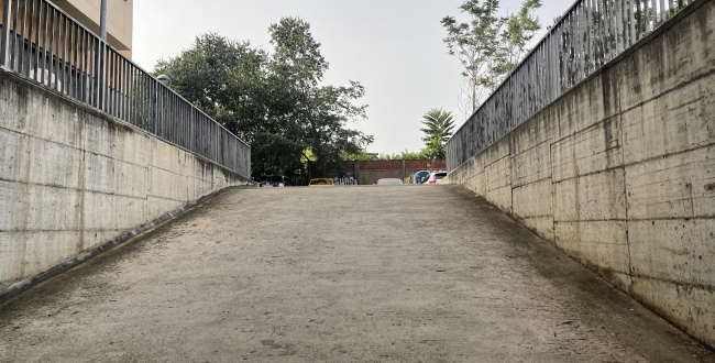 PLAÇA D'APARCAMENT PER A COTXE MITJÀ A L'EIXAMPLE SUD DE GIRONA