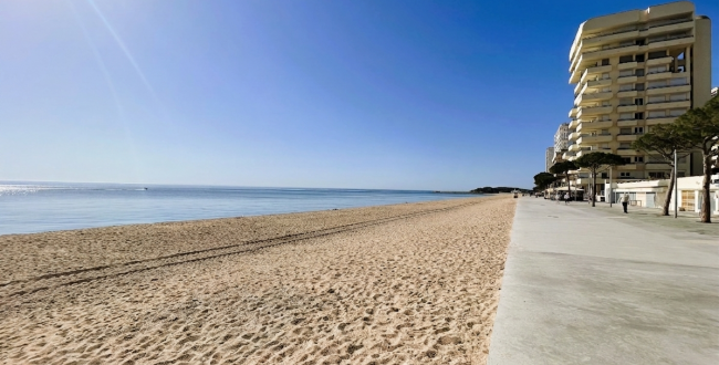 ESTUDI REFORMAT A PRIMERA LÍNIA DE MAR – PLANTA ALTA – PLATJA D'ARO
