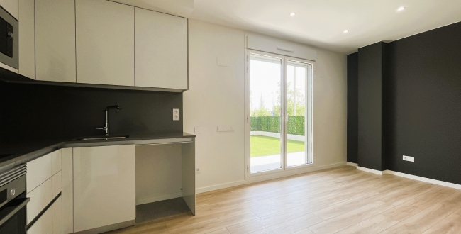 PLANTA BAJA DE OBRA NUEVA CON 2 HABITACIONES, JARDÍN PRIVADO DE 90M2, PARKING Y ZONA COMUNITARIA CON PISCINA EN DOMENY - GIRONA