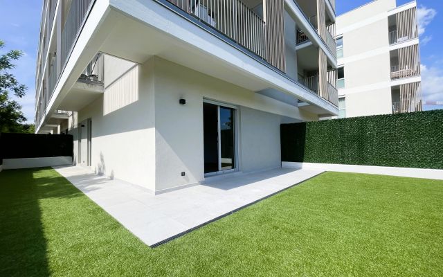 PLANTA BAJA DE OBRA NUEVA CON 2 HABITACIONES, JARDÍN PRIVADO DE 90M2, PARKING Y ZONA COMUNITARIA CON PISCINA EN DOMENY - GIRONA