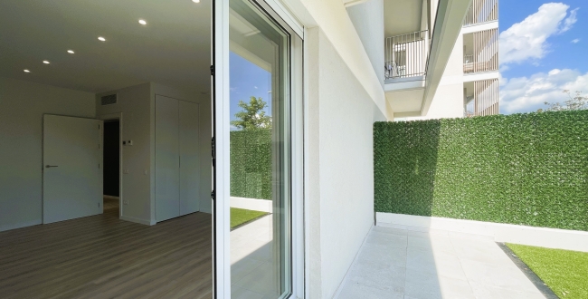PLANTA BAJA DE OBRA NUEVA CON 2 HABITACIONES, JARDÍN PRIVADO DE 90M2, PARKING Y ZONA COMUNITARIA CON PISCINA EN DOMENY - GIRONA