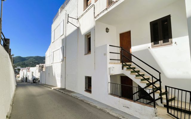 CASA ADOSSADA AMB VISTES AL CENTRE DE PORT DE LA SELVA