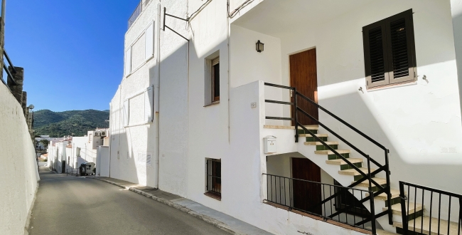 CASA ADOSSADA AMB VISTES AL CENTRE DE PORT DE LA SELVA