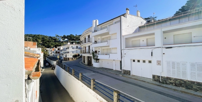 CASA ADOSSADA AMB VISTES AL CENTRE DE PORT DE LA SELVA