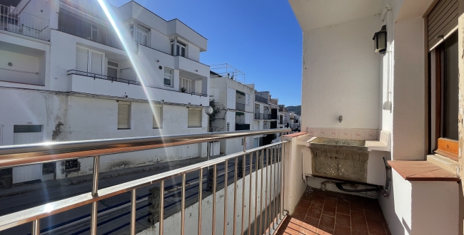 CASA ADOSSADA AMB VISTES AL CENTRE DE PORT DE LA SELVA