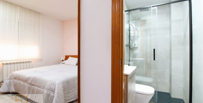 FANTÀSTIC DÚPLEX DE 140M2 AMB 4 HABITACIONS DOBLES, 3 BANYS I EN PERFECTE ESTAT DE CONSERVACIÓ A STA. EUGÈNIA - GIRONA