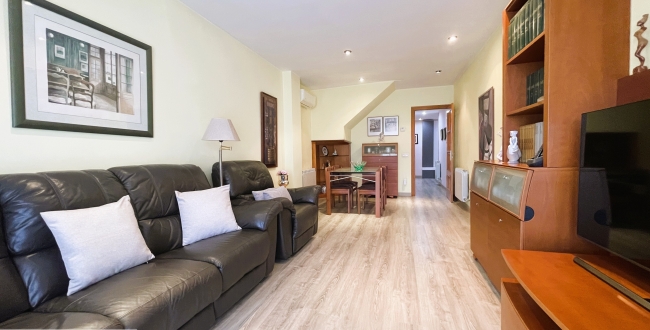 FANTÀSTIC DÚPLEX DE 140M2 AMB 4 HABITACIONS DOBLES, 3 BANYS I EN PERFECTE ESTAT DE CONSERVACIÓ A STA. EUGÈNIA - GIRONA