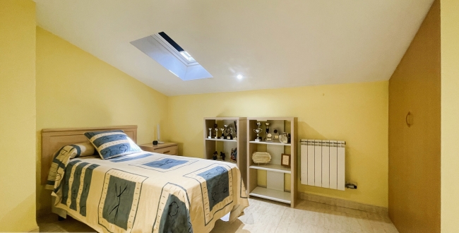 FANTÀSTIC DÚPLEX DE 140M2 AMB 4 HABITACIONS DOBLES, 3 BANYS I EN PERFECTE ESTAT DE CONSERVACIÓ A STA. EUGÈNIA - GIRONA