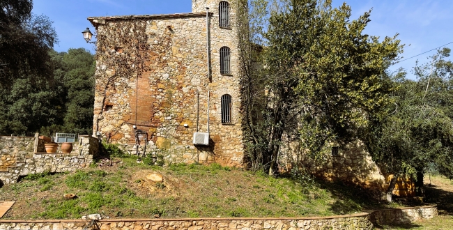ESPECTACULAR MASIA AMB GRAN TERRENY A JUIÀ