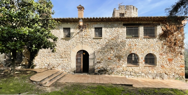 ESPECTACULAR MASIA AMB GRAN TERRENY A JUIÀ