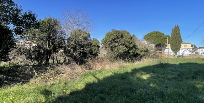 SOLAR RESIDENCIAL PER A PROMOCIÓ DE 6 UNIFAMILIARS A CORÇÀ