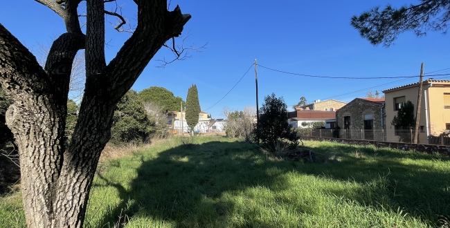 SOLAR RESIDENCIAL PER A PROMOCIÓ DE 6 UNIFAMILIARS A CORÇÀ