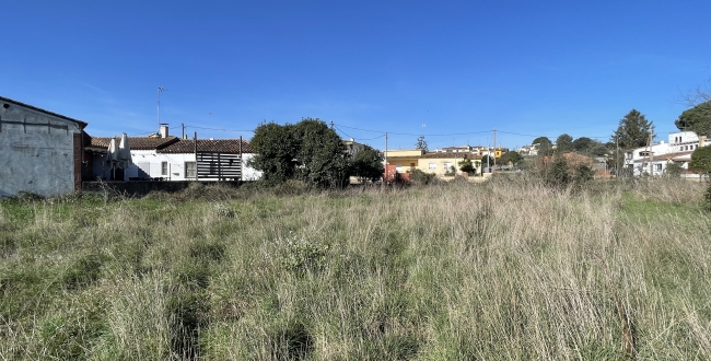 SOLAR RESIDENCIAL PER A PROMOCIÓ DE 6 UNIFAMILIARS A CORÇÀ