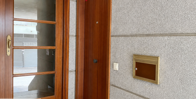 LOCAL REFORMAT, MOBLAT I EQUIPAT AL COSTAT DE LA PLAÇA VISTA ALEGRE