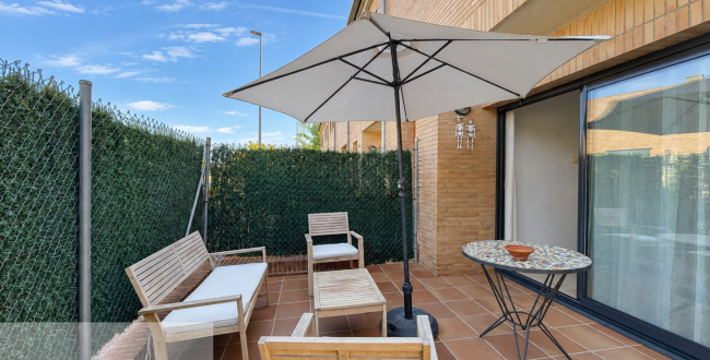 CASA ADOSSADA AMB JARDÍ, TERRASSES I GARATGE PER A DOS COTXES A CASSÀ DE LA SELVA
