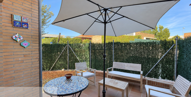 CASA ADOSSADA AMB JARDÍ, TERRASSES I GARATGE PER A DOS COTXES A CASSÀ DE LA SELVA