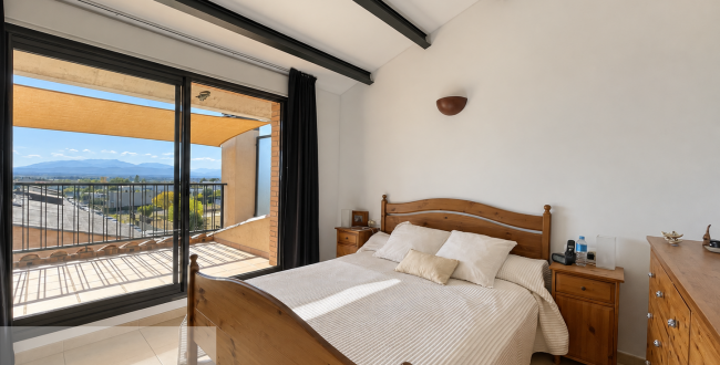 CASA ADOSSADA AMB JARDÍ, TERRASSES I GARATGE PER A DOS COTXES A CASSÀ DE LA SELVA