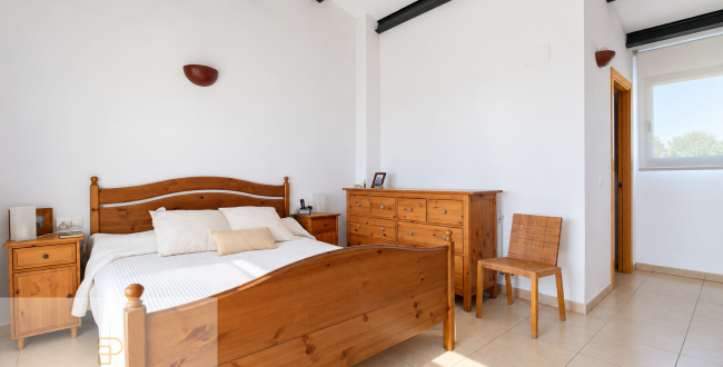 CASA ADOSSADA AMB JARDÍ, TERRASSES I GARATGE PER A DOS COTXES A CASSÀ DE LA SELVA